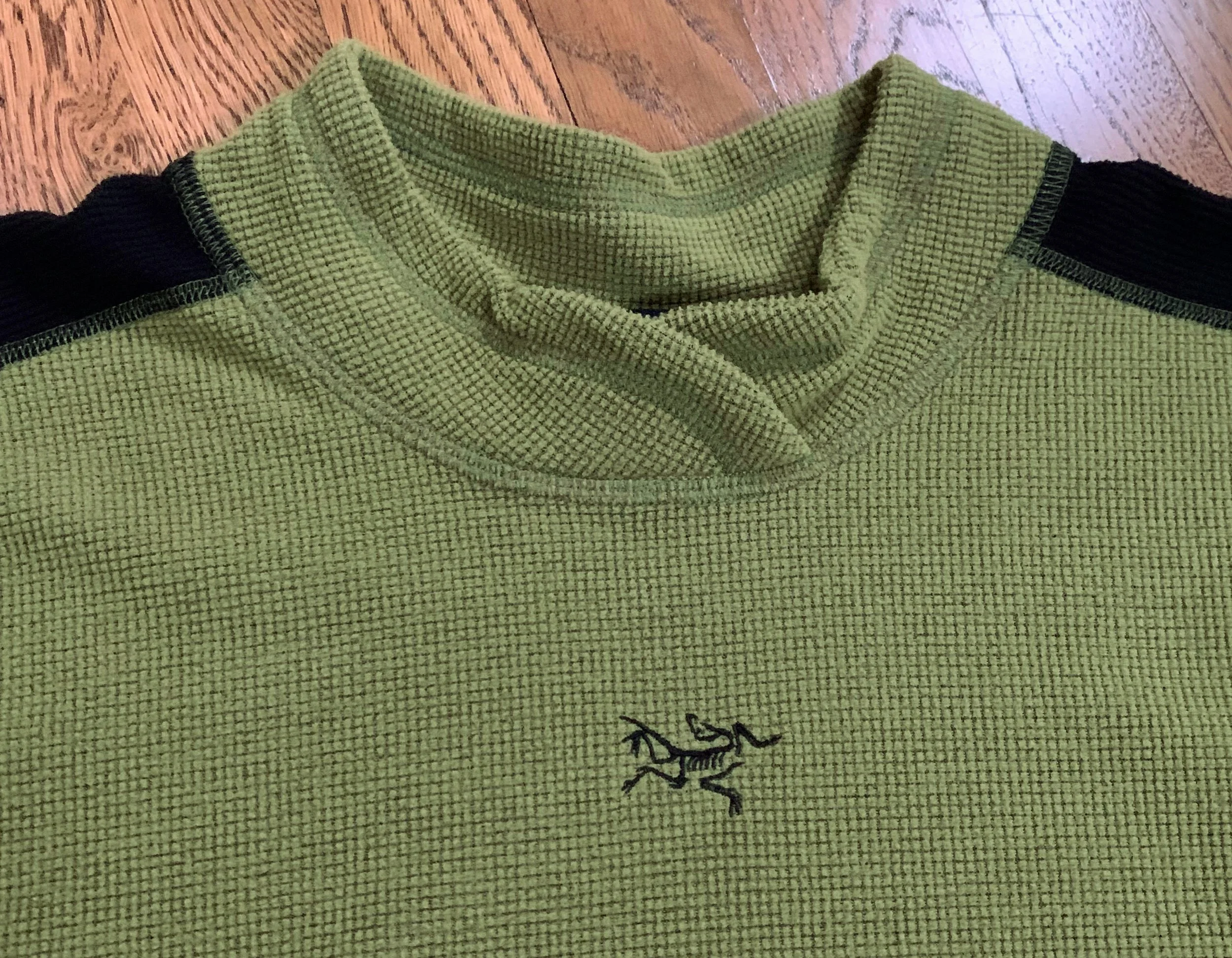 ARC'TERYX オリーブグリーン セーター L/G Vintage Arc'teryx Green Grid Top (Size L) — RootsBK